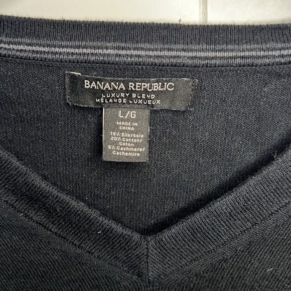 Men's Banana Republic V-neck Sweater - Black - Large - Picture 2 of 6